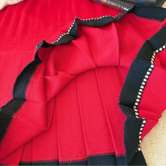 St John Knit Red Pleated Skirt - Picture 6 of 6